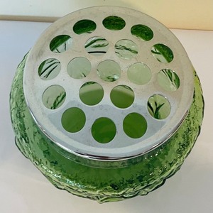 lot 326 image: Vintage Anchor Hocking Green Glass Floral Frog