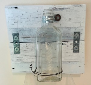 lot 327 image: Variety of Vintage Bottles