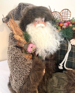 lot 337 image: Sitting Santa Figurine