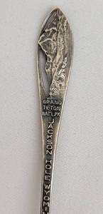 lot 431 image: Three Sterling Silver National Parks Souvenir Spoons