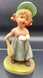 lot 201 image: Vintage Tennis Figurines including Napcoware and Lefton