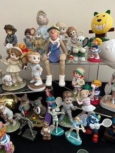 lot 203 image: Love Love Tennis Figurines Lot