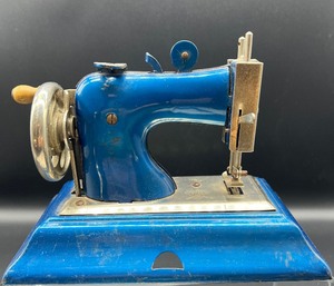 lot 213 image: Royal Blue Casige Miniature Childs Toy Sewing Machine - Germany