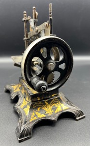 lot 220 image: Vintage Muller #63876 Miniature Childs Toy Sewing Machine