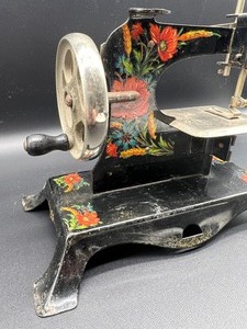 lot 222 image: Vintage Casige German Miniature Childs Toy Sewing Machine