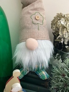 lot 231 image: Theres no place like Gnome