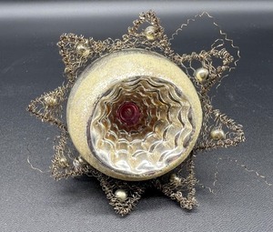lot 234 image: Vintage Wire Wrapped Ornaments Austria and West Germany