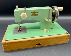 lot 238 image: Mint Green Casige Miniature Toy Sewing Machine West Germany