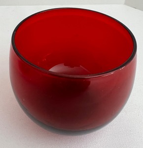 lot 370 image: Vintage Ruby Red Anchor Hocking Glass Bowl and 12 Roly Poly Glasses