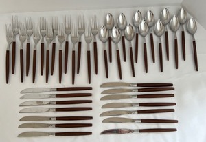 lot 372 image: Mid Century Wooden Ekco Eterna Japan Stainless Steel Flatware Set
