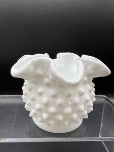 lot 373 image: Fenton and Westmoreland Glass Dishes