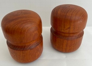 lot 374 image: Mid Century Entertaining