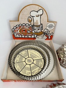 lot 380 image: Tart Pans  Pastry Molds  Quiche Tins