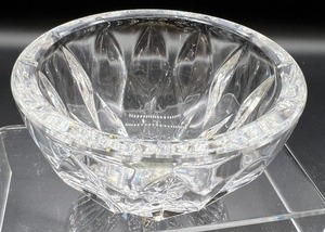 lot 391 image: Pair of Signed Kosta Boda Crystal Bowls