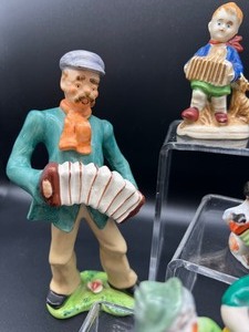 lot 397 image: Vintage Accordion Figurines - Japan - 15 Pieces