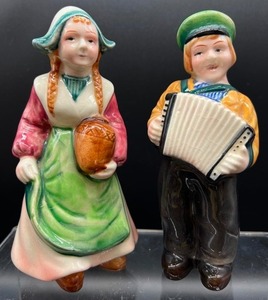 lot 398 image: Vintage Unmarked Accordion Figurines - 9 Pieces