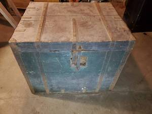 lot 1769 image: Vintage Wooden Trunk