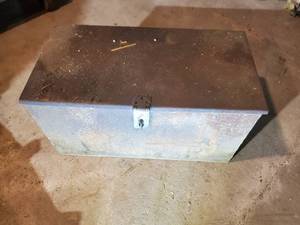 lot 1773 image: 22 Metal Storage Box