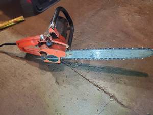 lot 1788 image: Craftsman 2.00 14 Electric Chain Saw