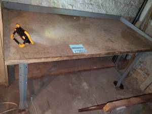 lot 1790 image: 6 Shop Work Bench