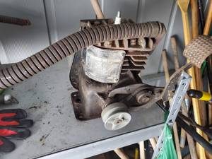 lot 1797 image: Briggs & Stratton Kick-Start Gas Engine