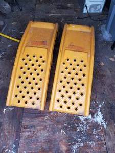 lot 1798 image: Lot of (2) 3250-lb Yellow Metal Car Ramps