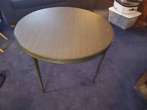 lot 1963 image: Durham Manufacturing Corp Number 38 38-12 Folding Round Card Table
