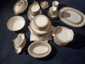 lot 1914 image: Heinrich & Co Selb Bavaria China Set 83-piece
