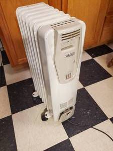 lot 1821 image: DeLonghi 6-level Portable Heater
