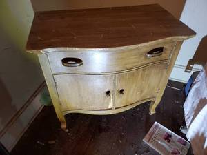 lot 1839 image: 30 Dresser 1-drawer2-door