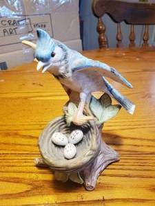 lot 1842 image: Price Products Blue Jay with Nest and Eggs theme Table Dcor