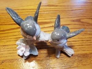 lot 1852 image: Two Sparrows on Branch theme Ceramic Table Dcor