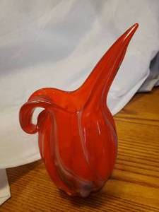 lot 1861 image: Hand-Made Genuine Hand Blown Glass Table Vase