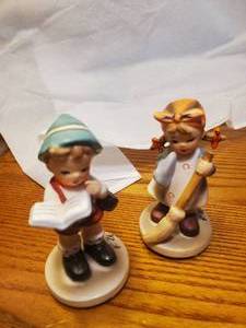 lot 1863 image: Boy and Girl theme Ceramic Table Figurines