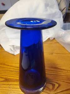 lot 1864 image: Blue Glass Table Vase