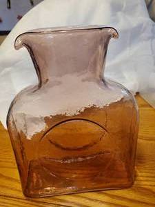 lot 1865 image: Pink Glass Table Vase