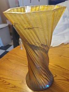 lot 1866 image: 15 Glass Vase