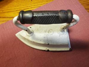 lot 1874 image: Vintage Iron  Door Stopper