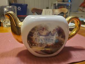 lot 1901 image: House Garden theme by Thomas Kinkade Tea Pot