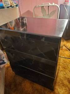 lot 1919A image: Lot of (2) Dressers 3-drawer