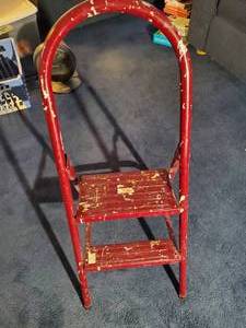 lot 1940 image: Metal 2-step Step Ladder