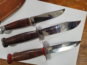 lot 1975 image: Lot of (3) Fixed Blade Knives