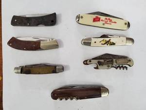 lot 1976 image: Lot of (7) Pocket Knives