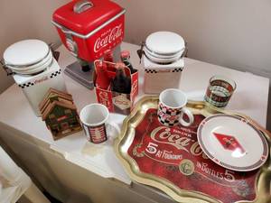 lot 1989 image: Lot of 10 Assorted Coca Cola Collector Items
