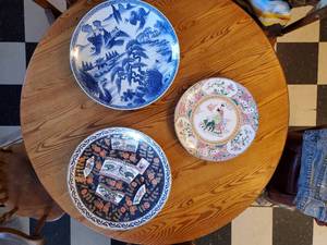 lot 1906 image: Lot of (3) Asian theme Decorative Plates