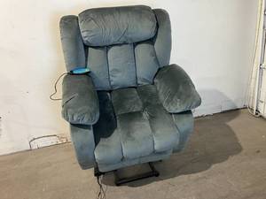 lot 60 image: Kinwell Soft and Big Multifunctional Power Lift Heated Massage Recliner
