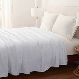 lot 12 image: Berkshire Life Soft Blanket  White, Queen
