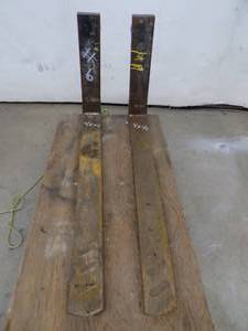 lot 6 image: 1- Pair Forks