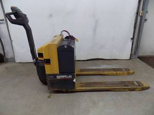 lot 8 image: Caterpillar Pallet Pro Electric Pallet Jack