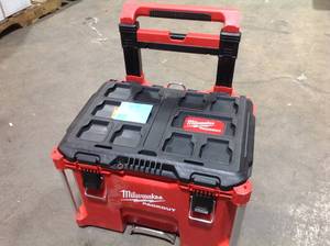 Milwaukee  PACKOUT 22 in. Rolling Tool Box Storage System review pictures
